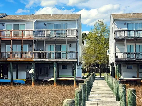 7212 Fiddler Bay Ln, Chincoteague, VA 23336
