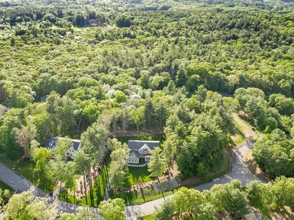 108 Nobscot Dr, Framingham, MA 01701