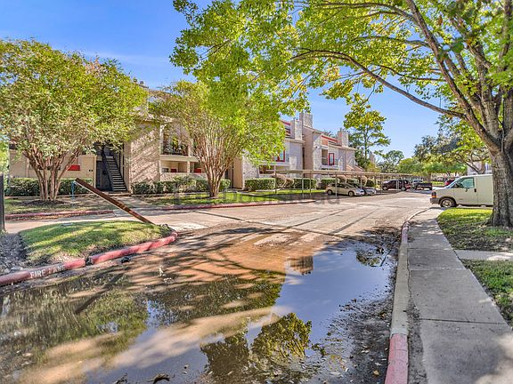 2nd image of 10855 Meadowglen Ln APT 854