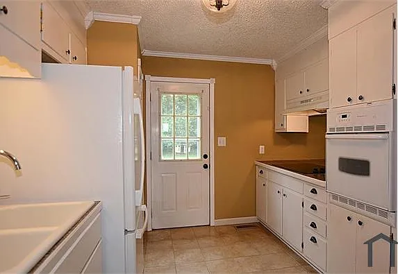3 bed, 1242 sqft, $2,000 — Photo 4