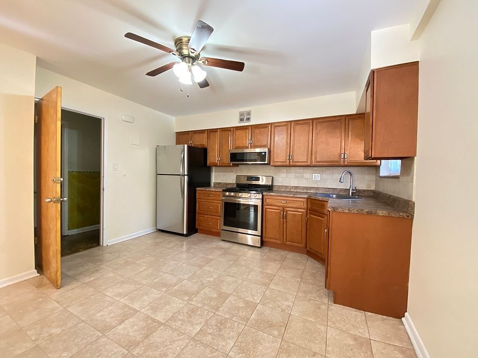 1st image of 23-44 30th Dr #1L