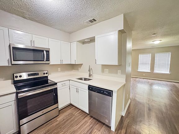 5th image of 3592 Christine Rd