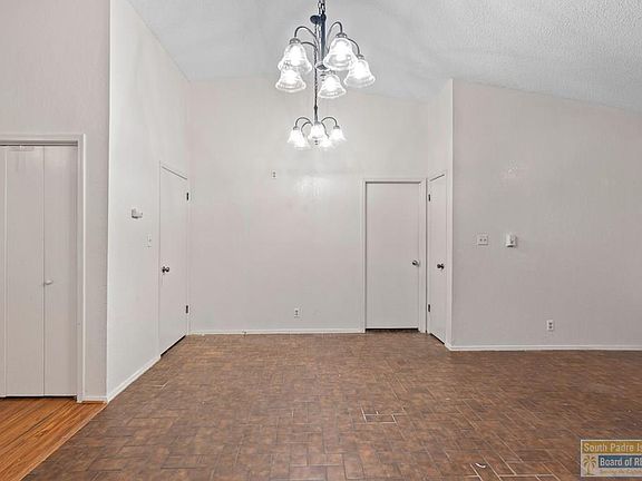 5th image of 129 W Spencer Ct
