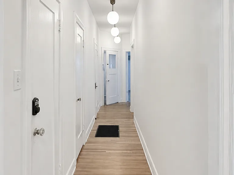 437 N Spaulding Ave — Photo 4
