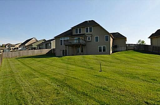 2nd image of 4001 Lakewood Ln