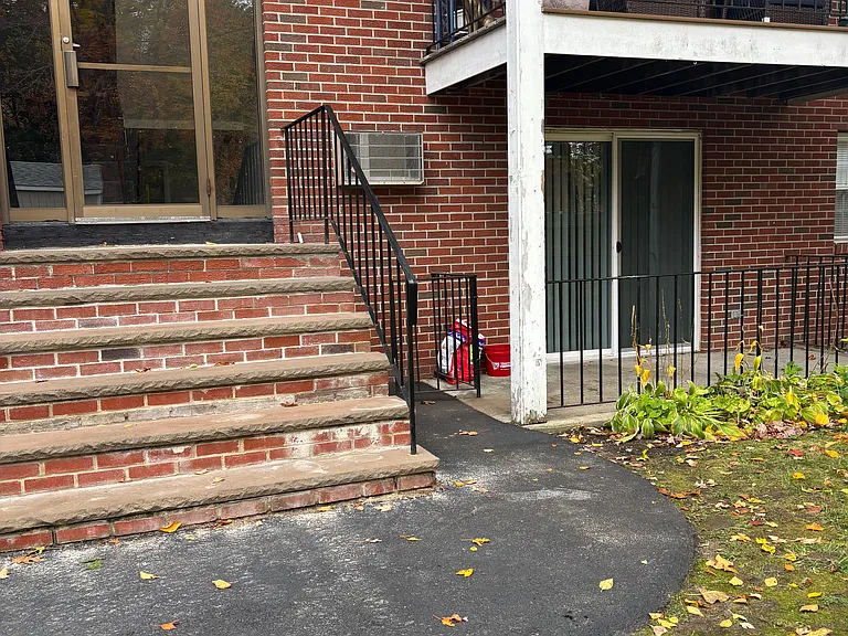 Governor Weare Apartments — Photo 40