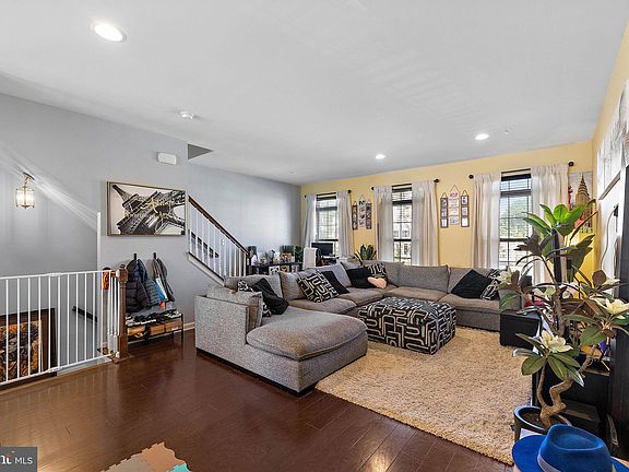 4th image of 3830 Green St