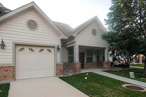 12208 Abbey Glen Ln SE #D Photo 1