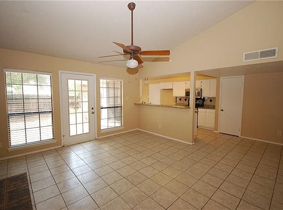 5th image of 2621 Hampshire Dr