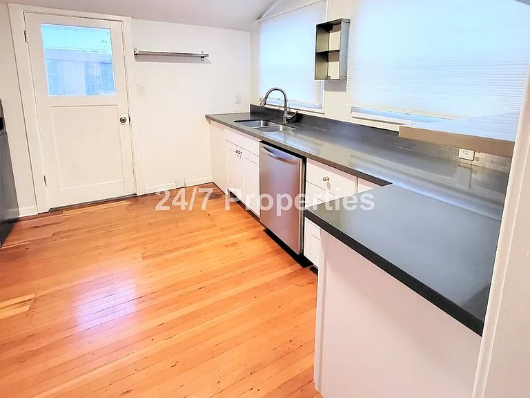 3215 NE 73rd Ave — Photo 6