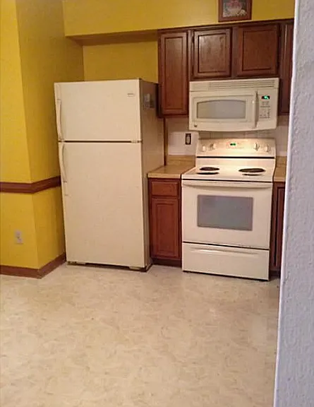 1240 Basswood Ct — Photo 9