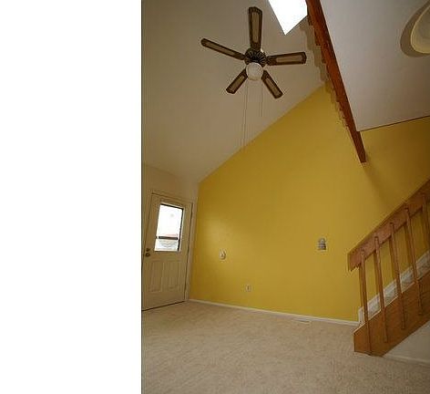 5th image of 384 S Taft Ct #119