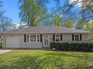 2305 Meadowlark Dr, Harrisonville, MO 64701