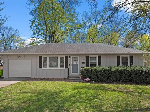 2305 Meadowlark Dr, Harrisonville, MO 64701