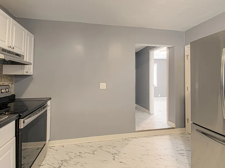 10746 Cambridge Ave — Photo 8