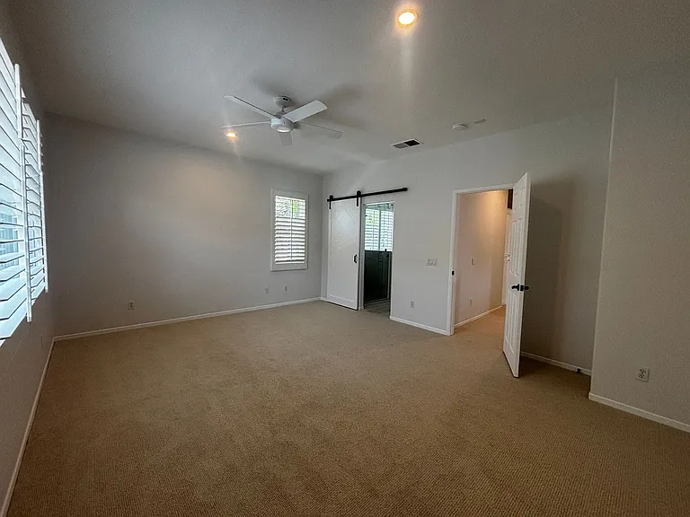 634 Compass Ct — Photo 13