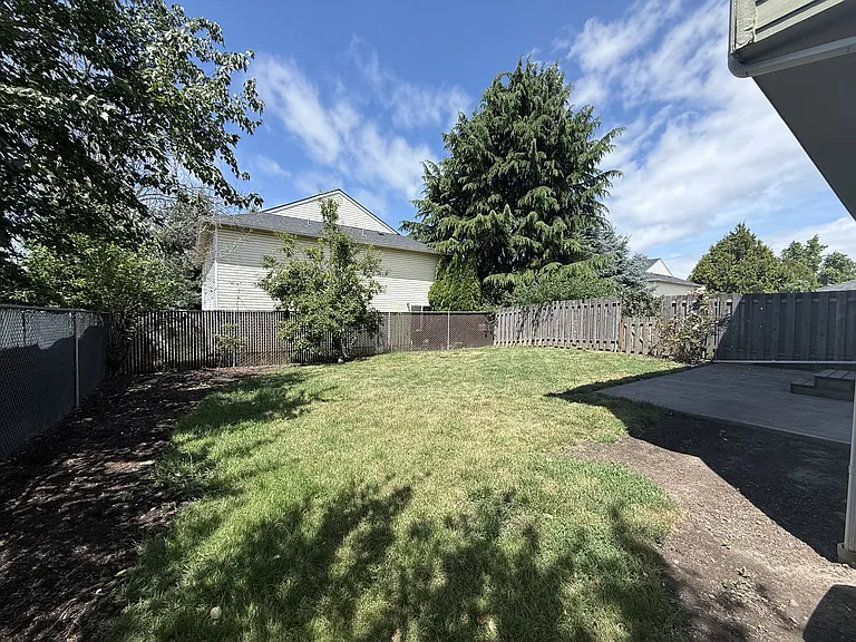 991 Mill St — Photo 30