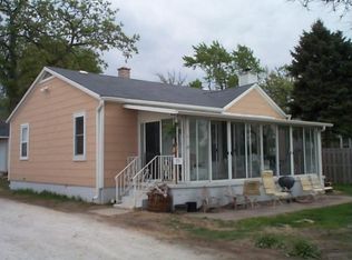 75 Wells St, Fox Lake, IL 60020