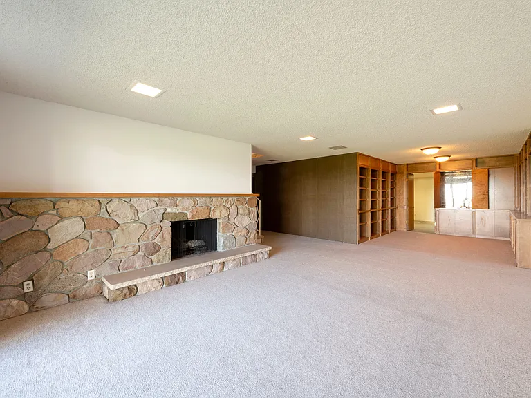 1038 S Oak Hills Way — Photo 31