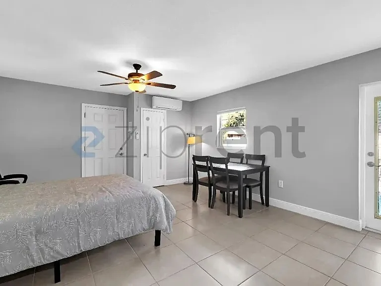 3909 N Clearfield Ave — Photo 2
