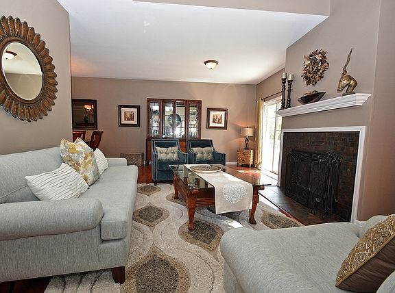 4th image of 143 Willow Creek Ln #1-3