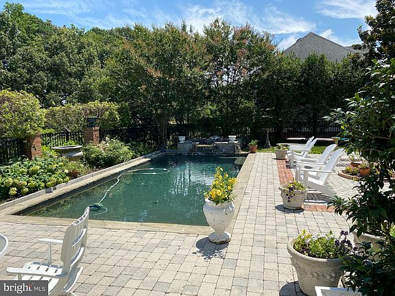 3rd image of 28700 Hope Cir