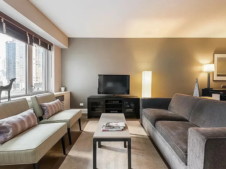 211 E 51st St #10A — Photo 4
