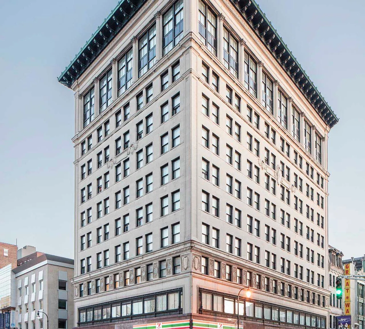 Park Plaza — Photo 1