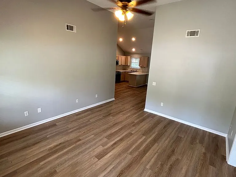 141 Oakwood Dr — Photo 6