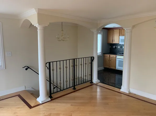 823 Pondview Ct, Schaumburg, IL