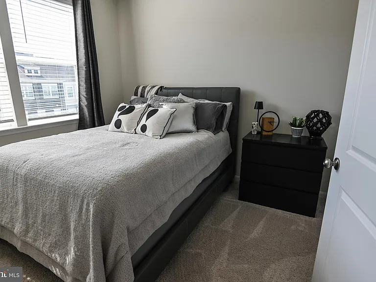 2047 Hinshaw Dr — Photo 42