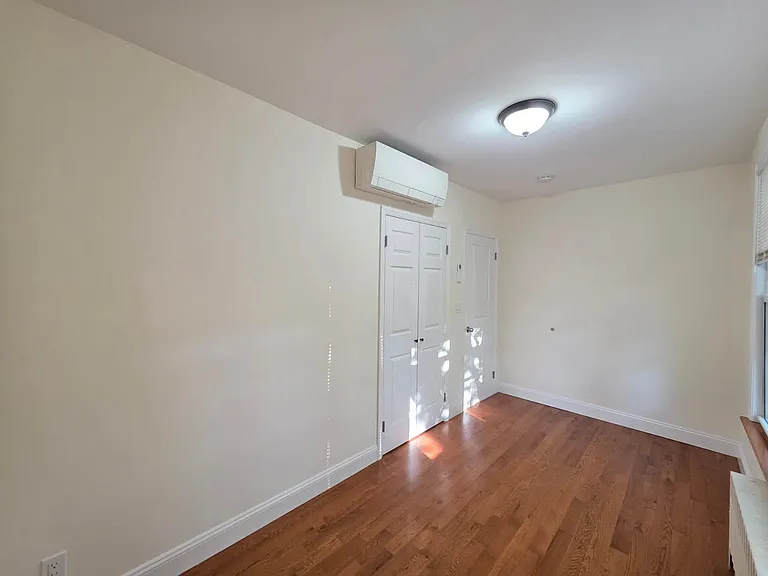 2237 E 24th St #2F — Photo 8