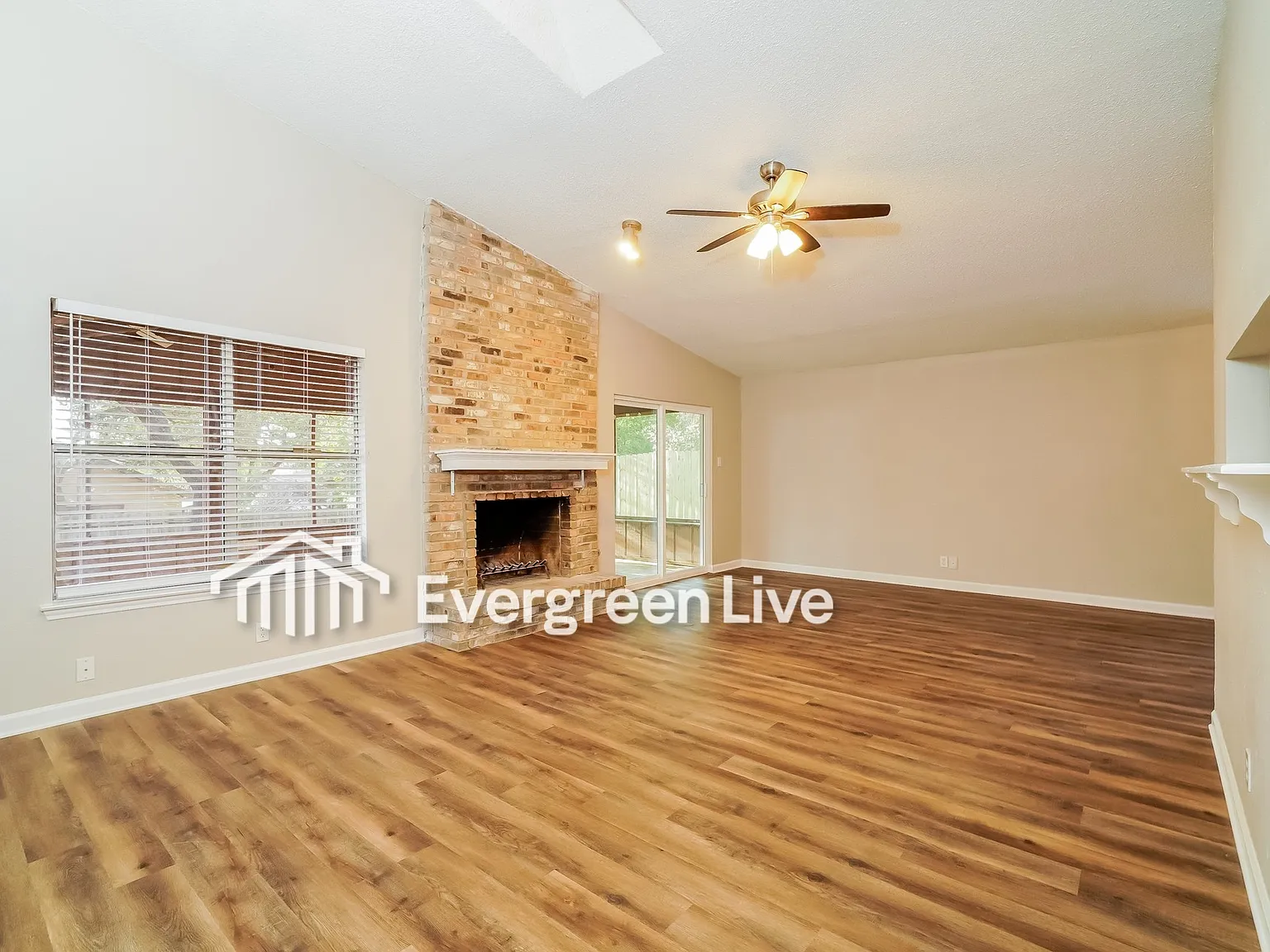 3 bed, 2.0 bath, 1964 sqft, $1,645 — Photo 4