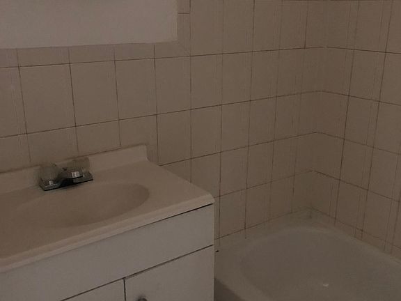 5th image of 162 W Sandford Blvd #2F