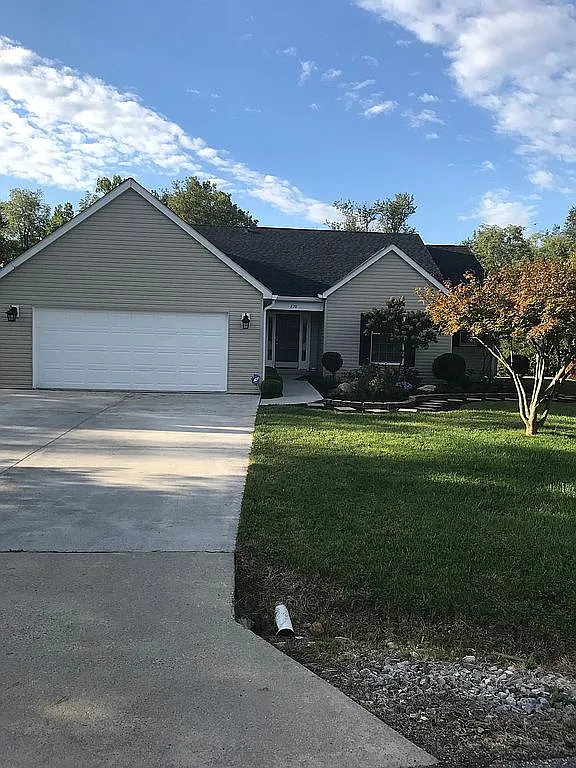 220 Deerfield Dr photo 1