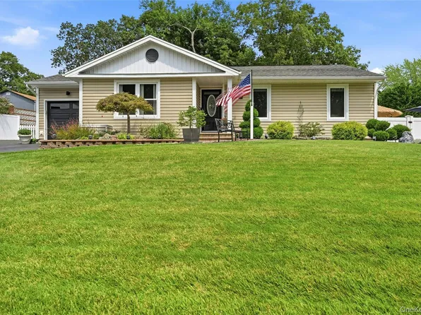 139 N Summit Avenue, Patchogue, NY 11772