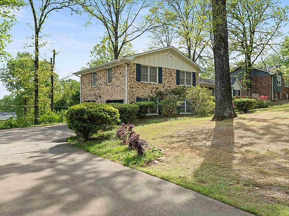 3rd image of 1805 Charlotte Dr