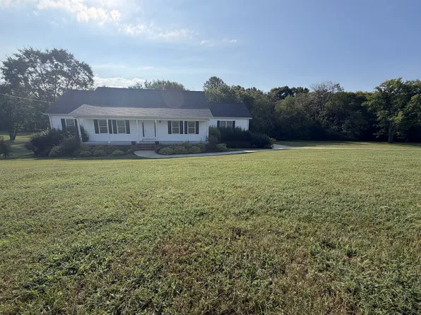 1909 Pointe Barton Dr, Lebanon, TN 37087