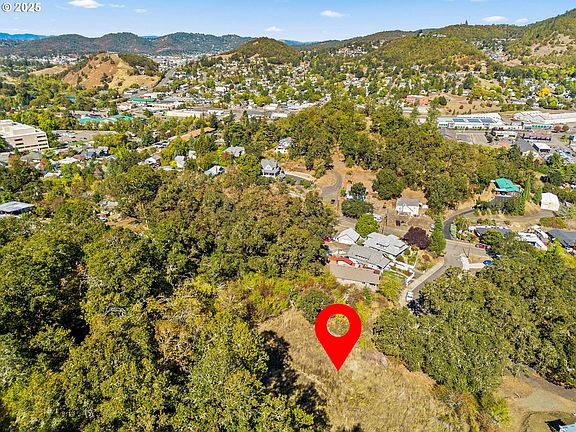 2nd image of 498 SE Dos Gatos Ct