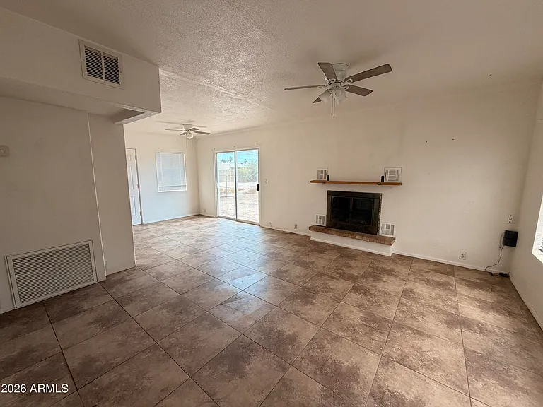 211 S Desoto St — Photo 3