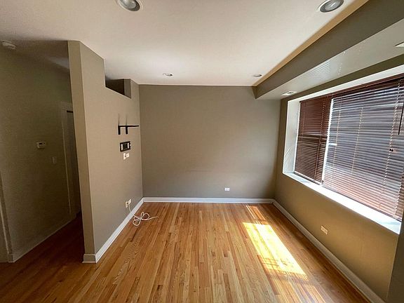 5th image of 2247 W Barry Ave #2245-2C