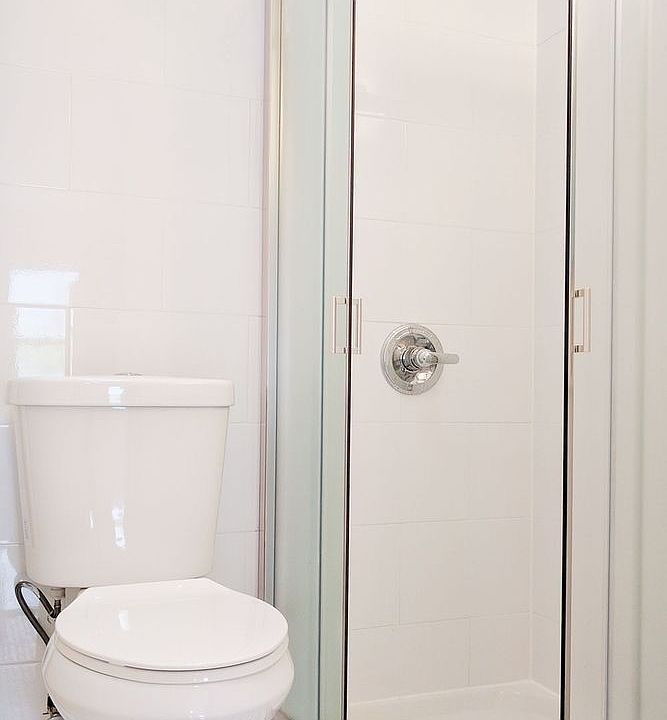 2nd image of 424 E 14th St APT 2D
