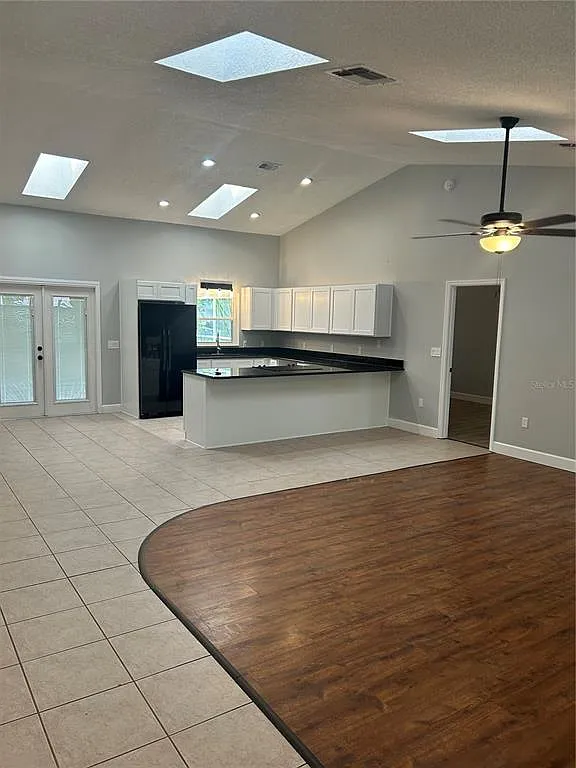 3 bed, 2.0 bath, 1706 sqft, $2,800 — Photo 2