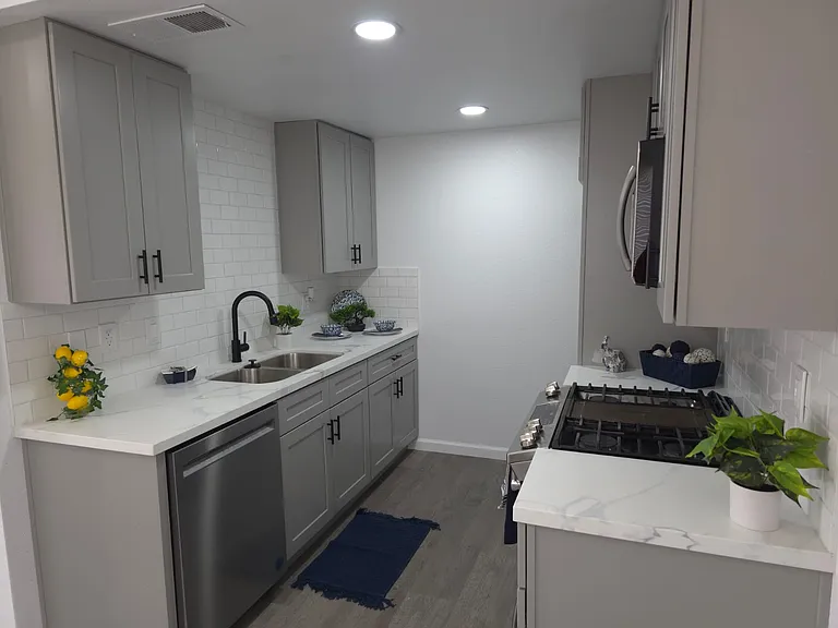 1642 Gardenia Ct #D — Photo 9