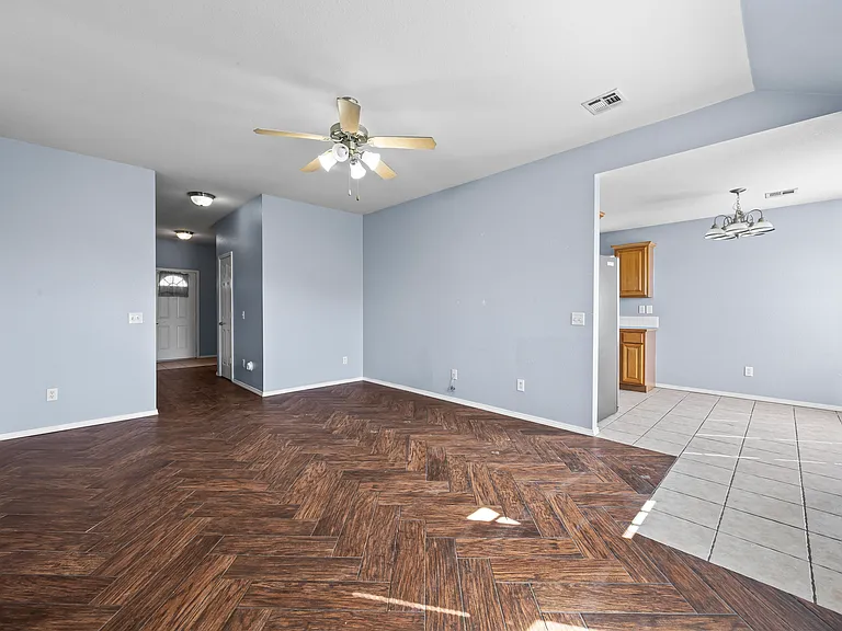 851 Honeysuckle Dr — Photo 5