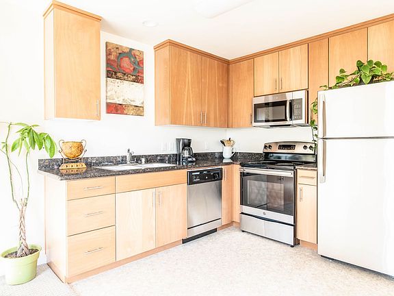 2nd image of 9405 Avenida Maria Unit 111