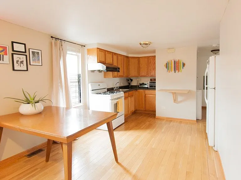 830 W 34th Pl #F1 — Photo 1