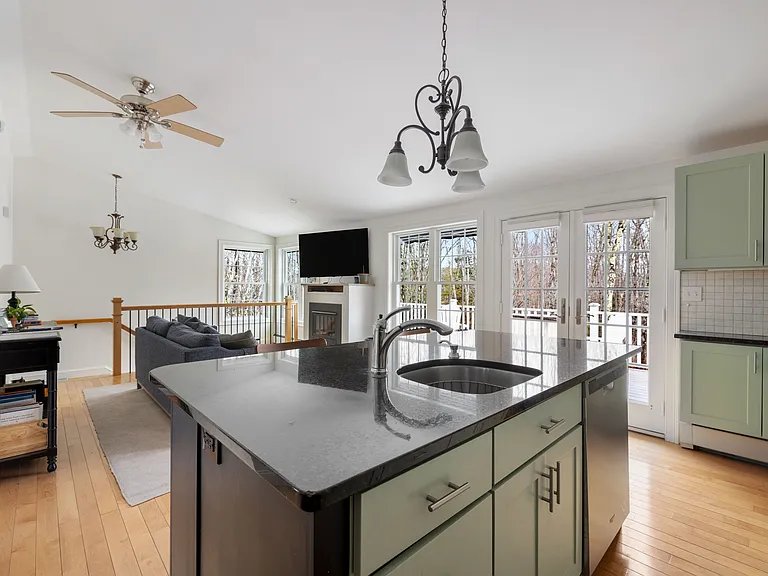 43 Mills Rd — Photo 16