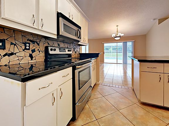 5th image of 3334 Silverpond Dr