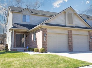 7051 Magnolia Ln, Waterford, MI 48327